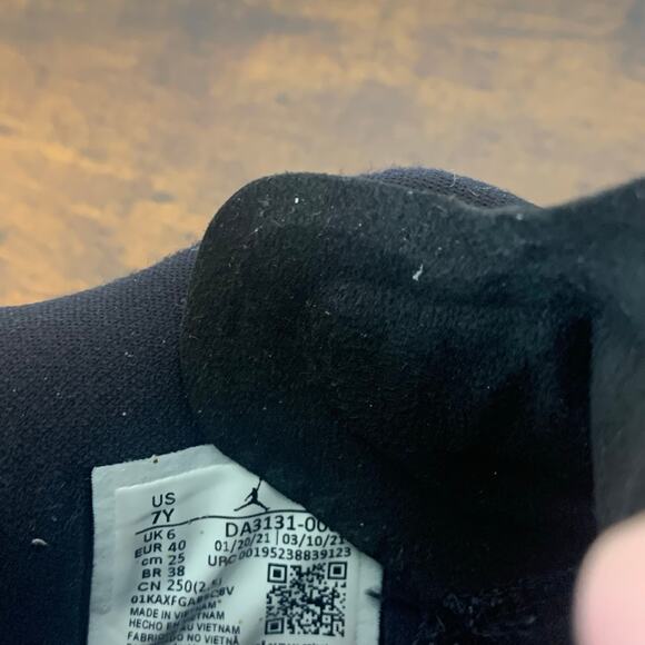 Nike Jordan Zion 1 Bloodline Black White Crimson Size 7Y - Picture 6 of 8